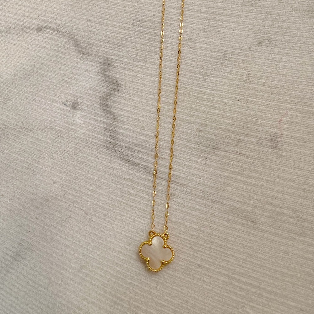 Mother of Pearl clover necklace